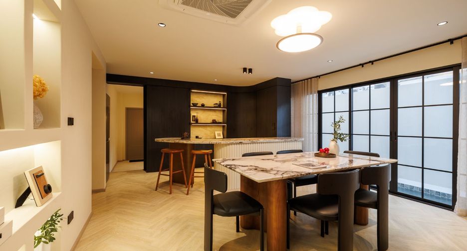 Casa en alquiler y en venta de 5 habitaciones en Mueang Chiang Mai, Chiang Mai