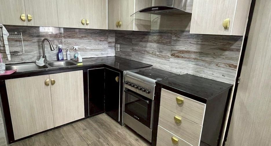 For rent 3 bedrooms condo in Khlong Toei, Bangkok