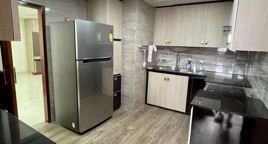 For rent 3 bedrooms condo in Khlong Toei, Bangkok