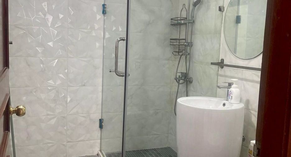 For rent 3 bedrooms condo in Khlong Toei, Bangkok