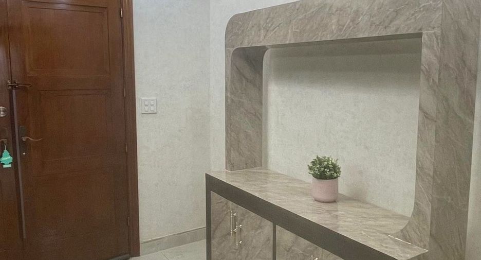 For rent 3 bedrooms condo in Khlong Toei, Bangkok