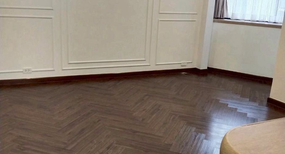 For rent 3 bedrooms condo in Khlong Toei, Bangkok