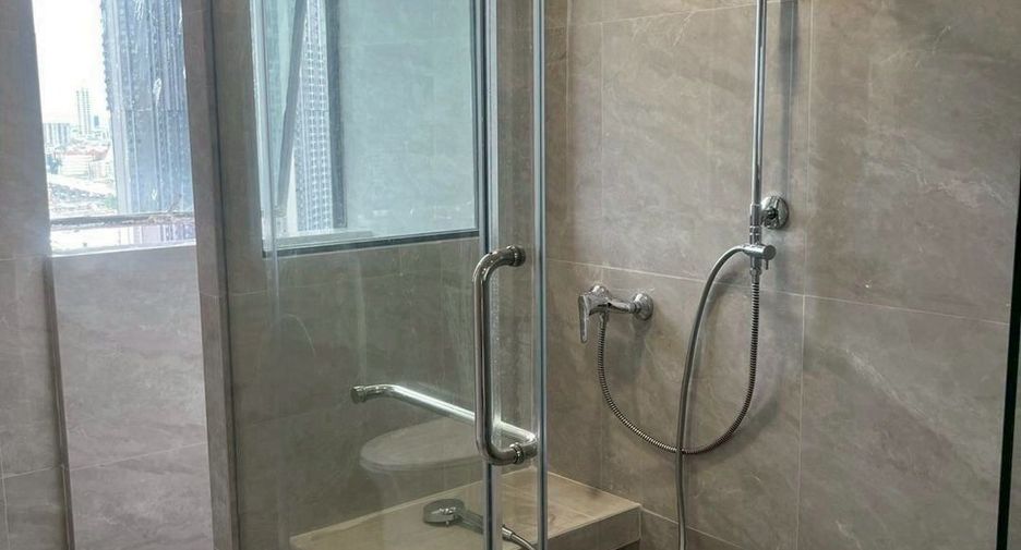 For rent 3 bedrooms condo in Khlong Toei, Bangkok