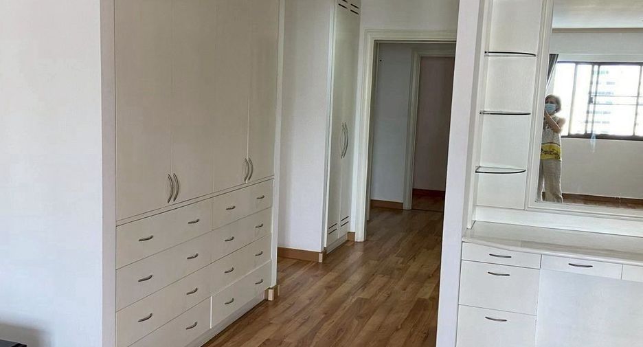 For rent 3 bedrooms condo in Watthana, Bangkok