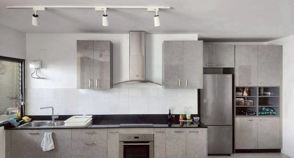 For rent 3 bedrooms condo in Watthana, Bangkok