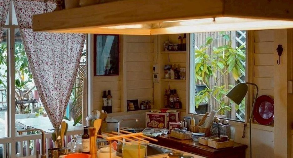 For rent and for sale 3 bedrooms retail Space in Bang Rak, Bangkok
