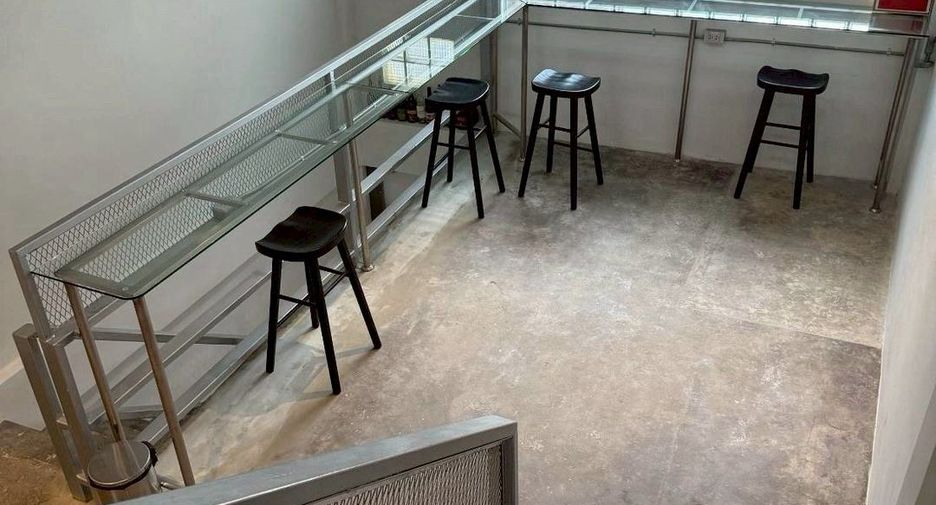 For rent そして for sale retail Space in Phra Khanong, Bangkok