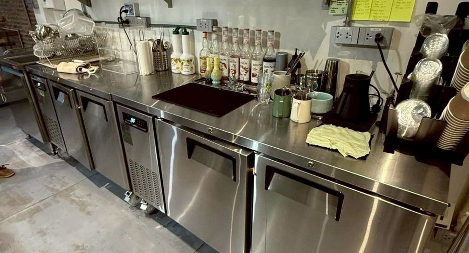 For rent そして for sale retail Space in Phra Khanong, Bangkok