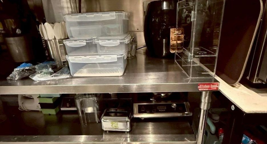 For rent そして for sale retail Space in Phra Khanong, Bangkok