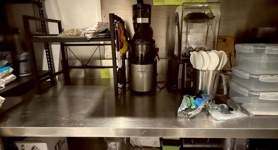 For rent そして for sale retail Space in Phra Khanong, Bangkok