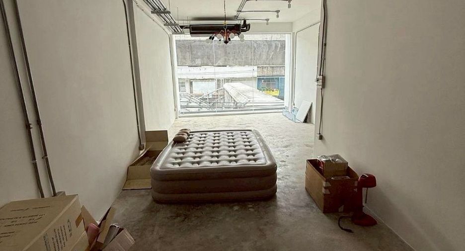 For rent そして for sale retail Space in Phra Khanong, Bangkok