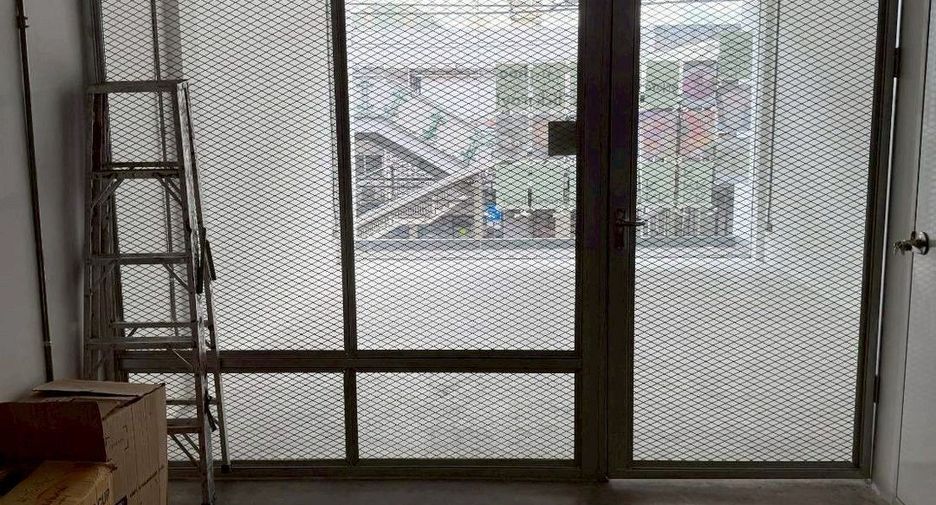 For rent そして for sale retail Space in Phra Khanong, Bangkok