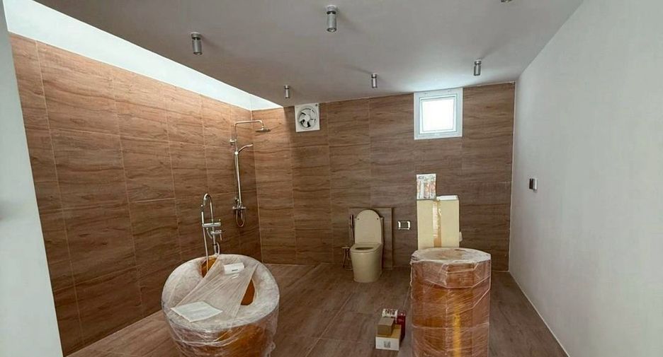 For rent そして for sale retail Space in Phra Khanong, Bangkok