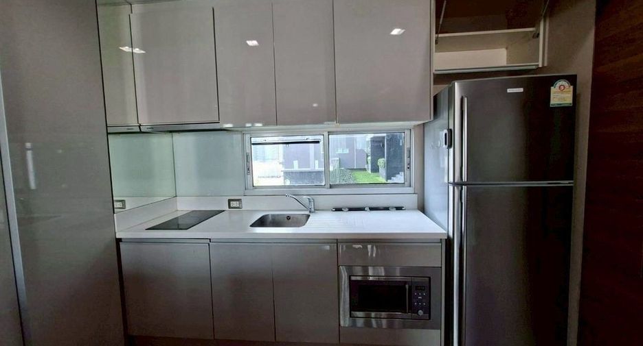 For rent 2 bedrooms condo in Watthana, Bangkok