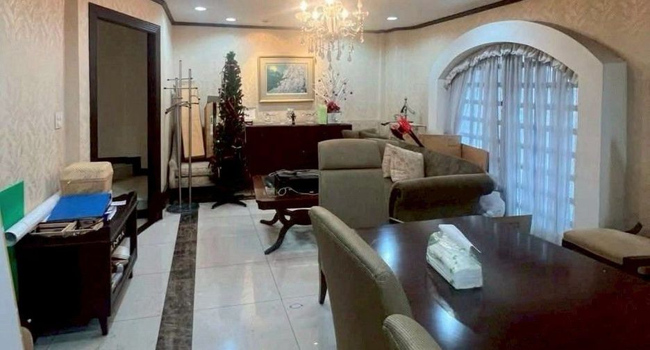 For rent retail Space in Watthana, Bangkok