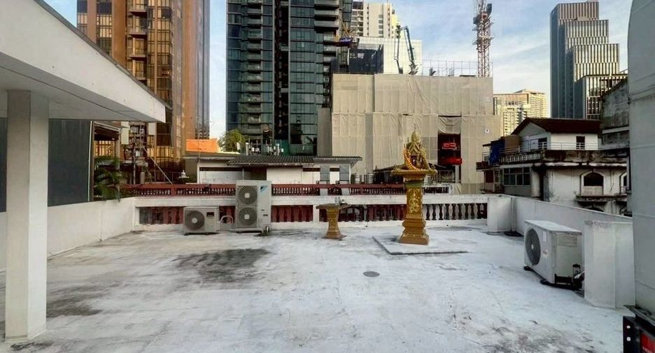 For rent retail Space in Watthana, Bangkok