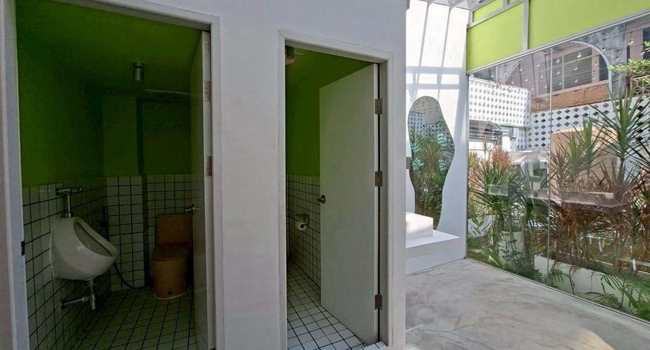 Gewerbefläche zur Miete in Phra Khanong, Bangkok
