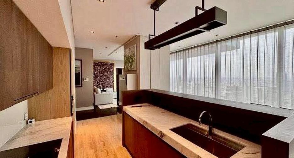 For rent 4 bedrooms condo in Sathon, Bangkok