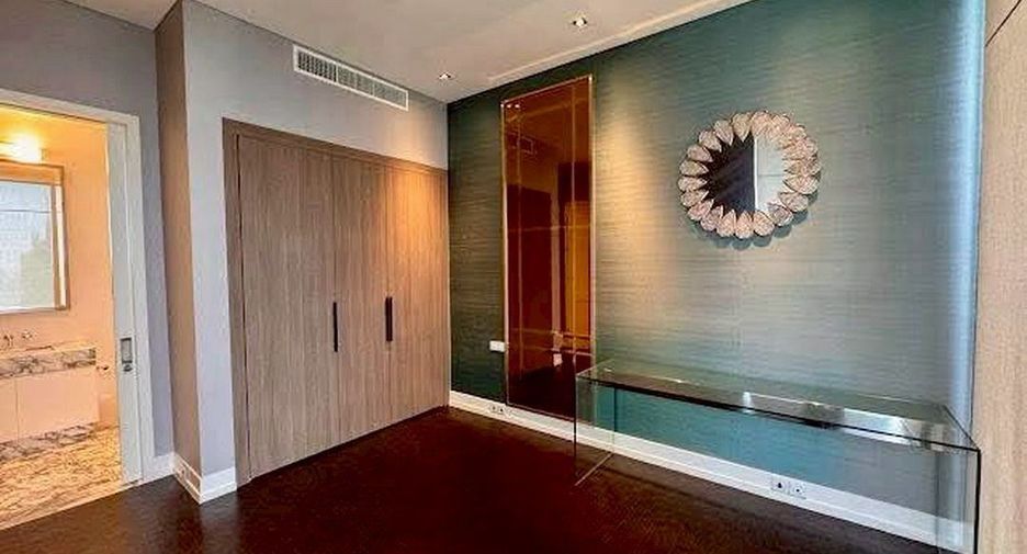 For rent 4 bedrooms condo in Sathon, Bangkok