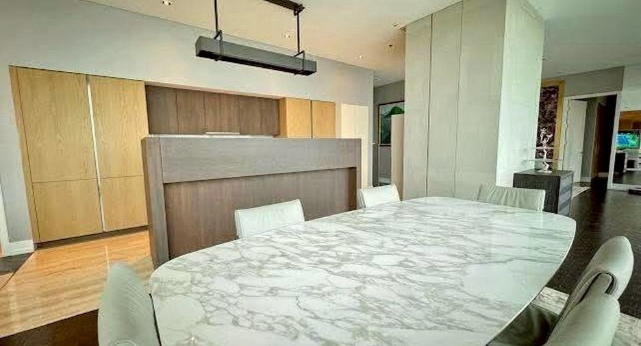 For rent 4 bedrooms condo in Sathon, Bangkok