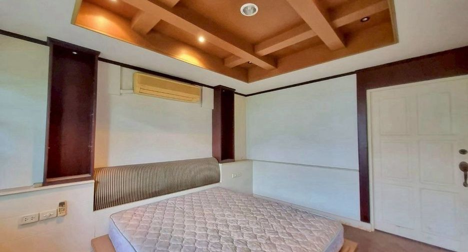 For rent 5 bedrooms townhouse in Khlong Toei, Bangkok