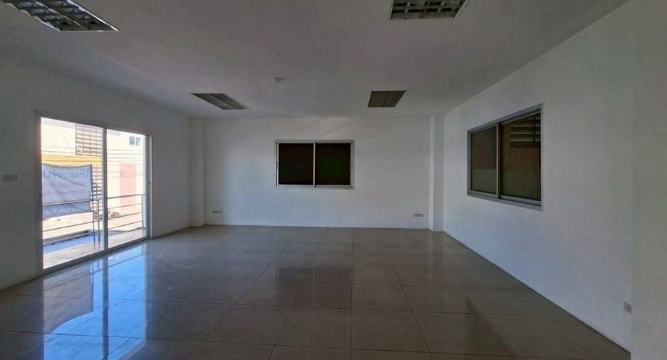 For rent warehouse in Mueang Samut Prakan, Samut Prakan