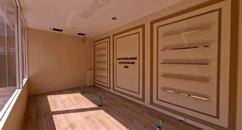 For rent retail Space in Khlong Toei, Bangkok