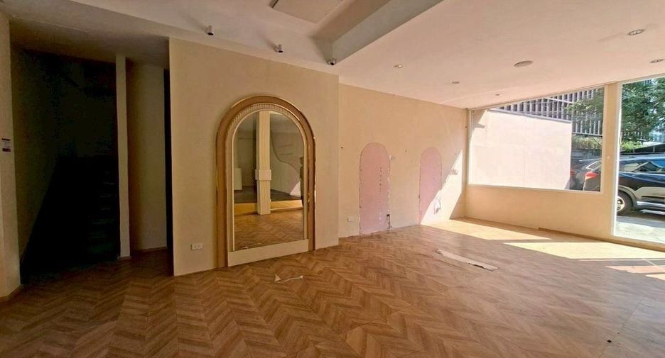 For rent retail Space in Khlong Toei, Bangkok