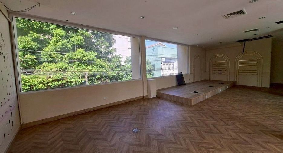 For rent retail Space in Khlong Toei, Bangkok