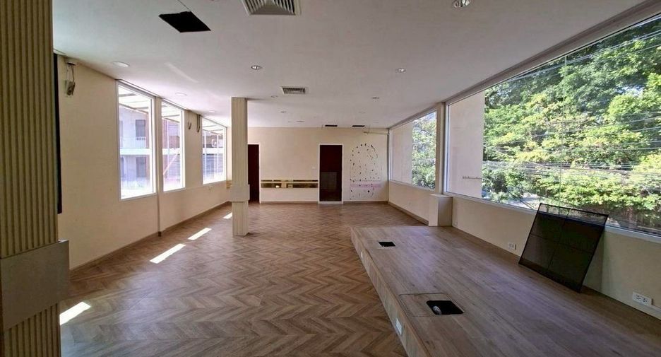 For rent retail Space in Khlong Toei, Bangkok