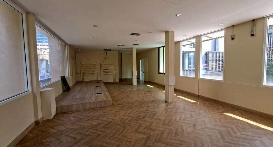 For rent retail Space in Khlong Toei, Bangkok