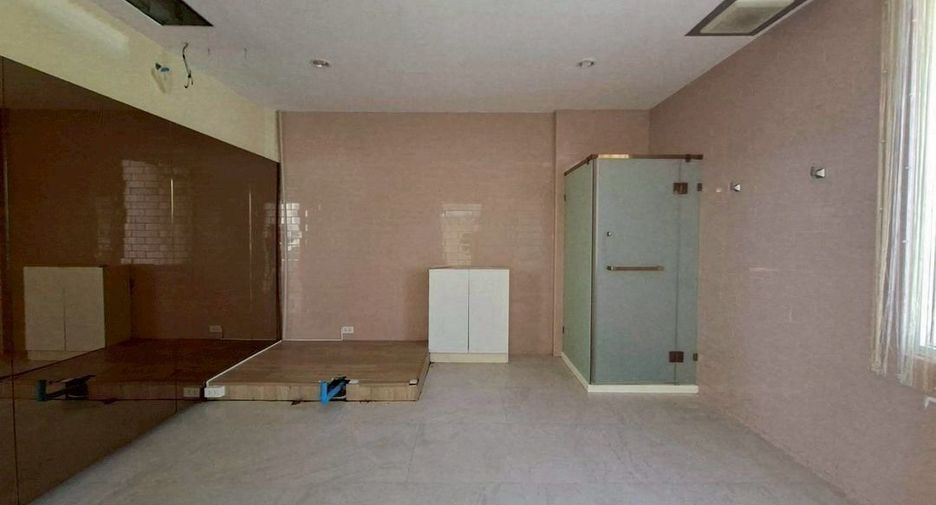 For rent retail Space in Khlong Toei, Bangkok