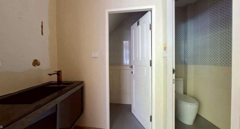 For rent retail Space in Khlong Toei, Bangkok