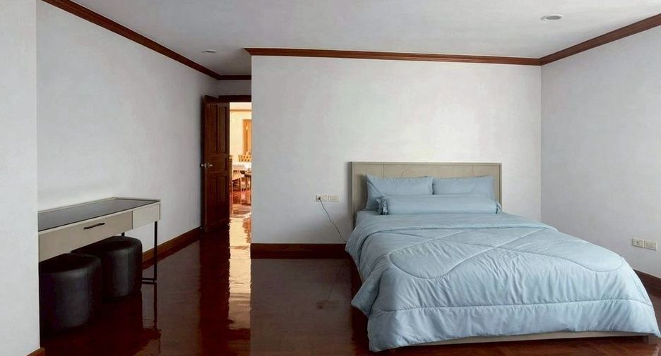 For rent 3 bedrooms condo in Watthana, Bangkok