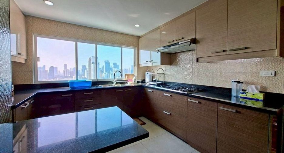 For rent 3 bedrooms condo in Watthana, Bangkok