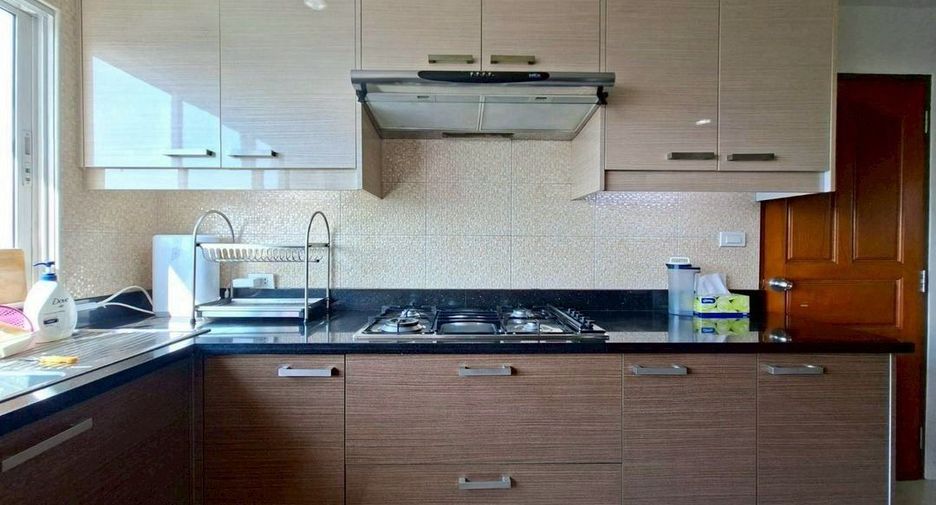 For rent 3 bedrooms condo in Watthana, Bangkok