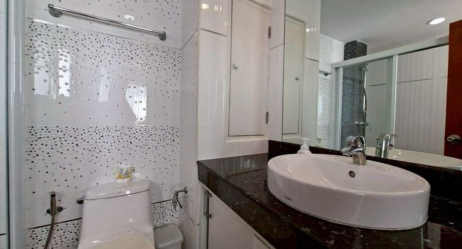 For rent 3 bedrooms condo in Watthana, Bangkok