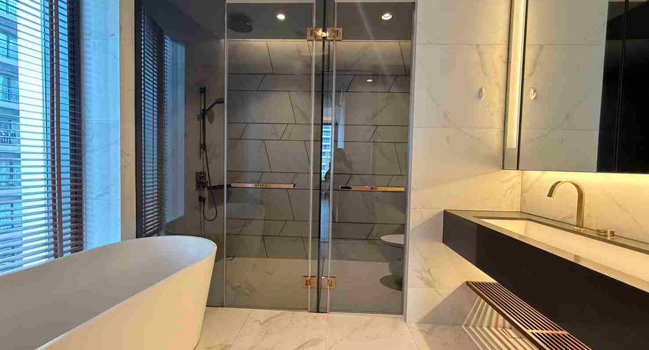 For sale 2 ベッドルーム condo in Khlong Toei, Bangkok