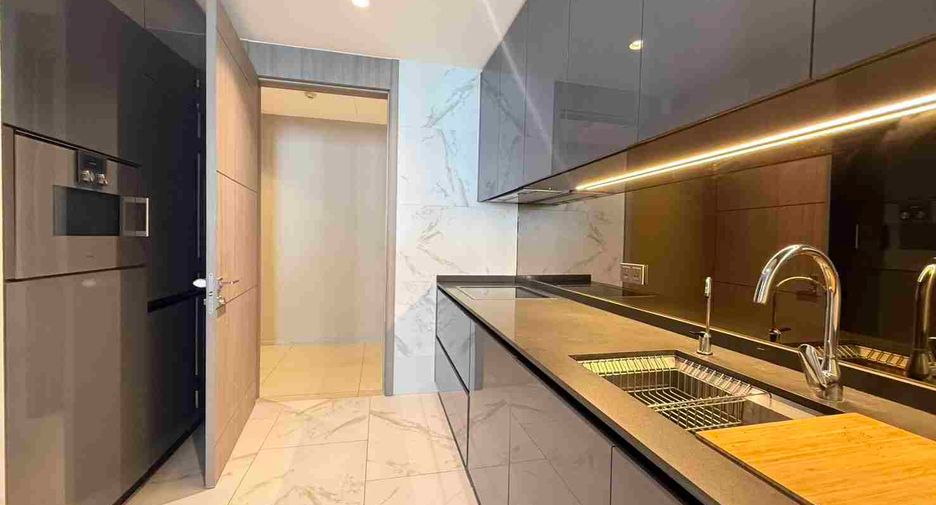 For sale 2 ベッドルーム condo in Khlong Toei, Bangkok