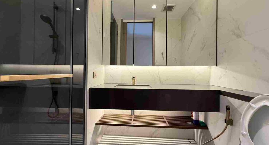 For sale 2 ベッドルーム condo in Khlong Toei, Bangkok