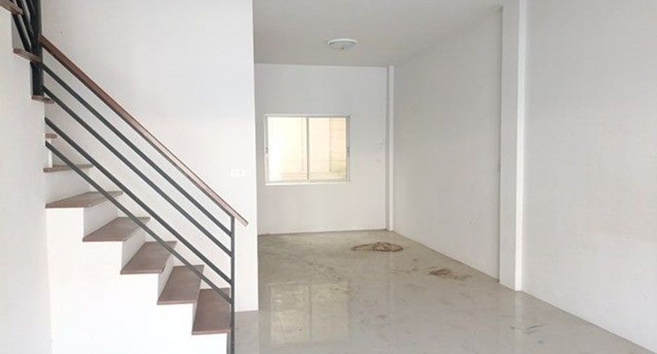 For sale 3 bedrooms townhouse in Nong Chok, Bangkok