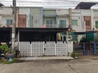 Reihenhaus zum Kauf mit 3 Zimmer in Nong Chok, Bangkok