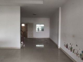Reihenhaus zum Kauf mit 3 Zimmer in Nong Chok, Bangkok