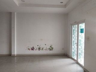 Reihenhaus zum Kauf mit 3 Zimmer in Nong Chok, Bangkok