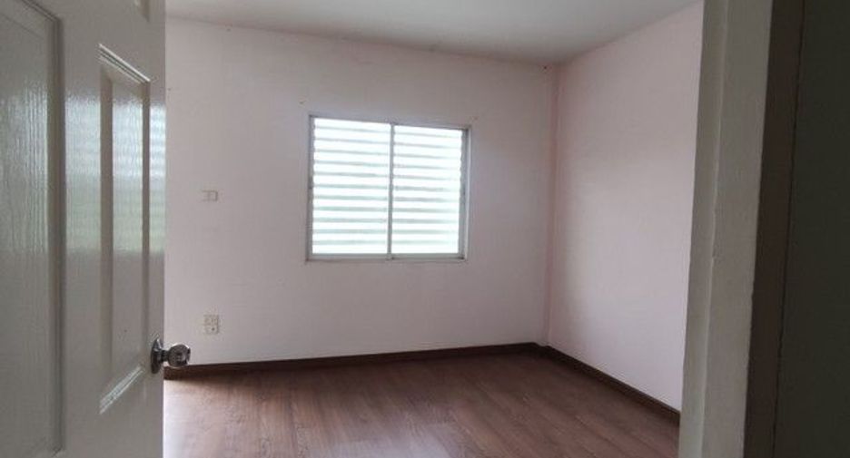 For sale 3 bedrooms townhouse in Nong Chok, Bangkok