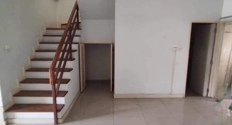 For sale 3 bedrooms townhouse in Nong Chok, Bangkok