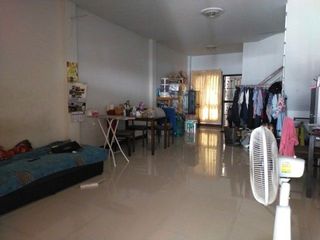 Reihenhaus zum Kauf mit 3 Zimmer in Nong Chok, Bangkok