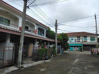 Reihenhaus zum Kauf mit 3 Zimmer in Nong Chok, Bangkok