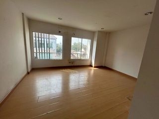 Reihenhaus zum Kauf mit 3 Zimmer in Phasi Charoen, Bangkok