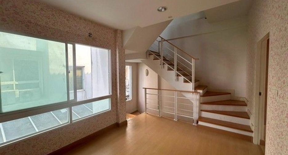 For sale 3 bedrooms townhouse in Phasi Charoen, Bangkok